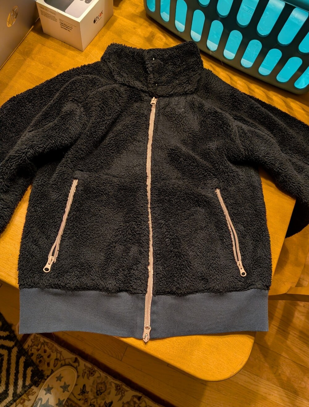 oiselle Black Cat Lady Jacket with Pale Pink Zippers